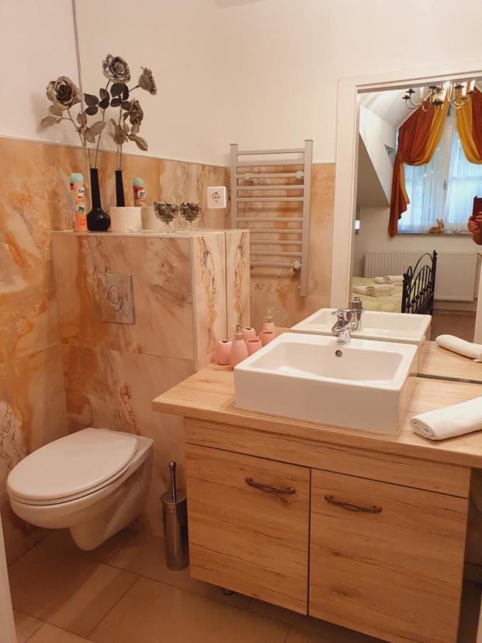 Karmelita Boutique Apartman شوبرون المظهر الخارجي الصورة