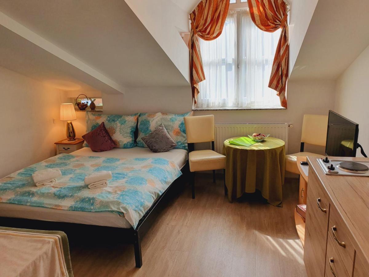Karmelita Boutique Apartman شوبرون المظهر الخارجي الصورة