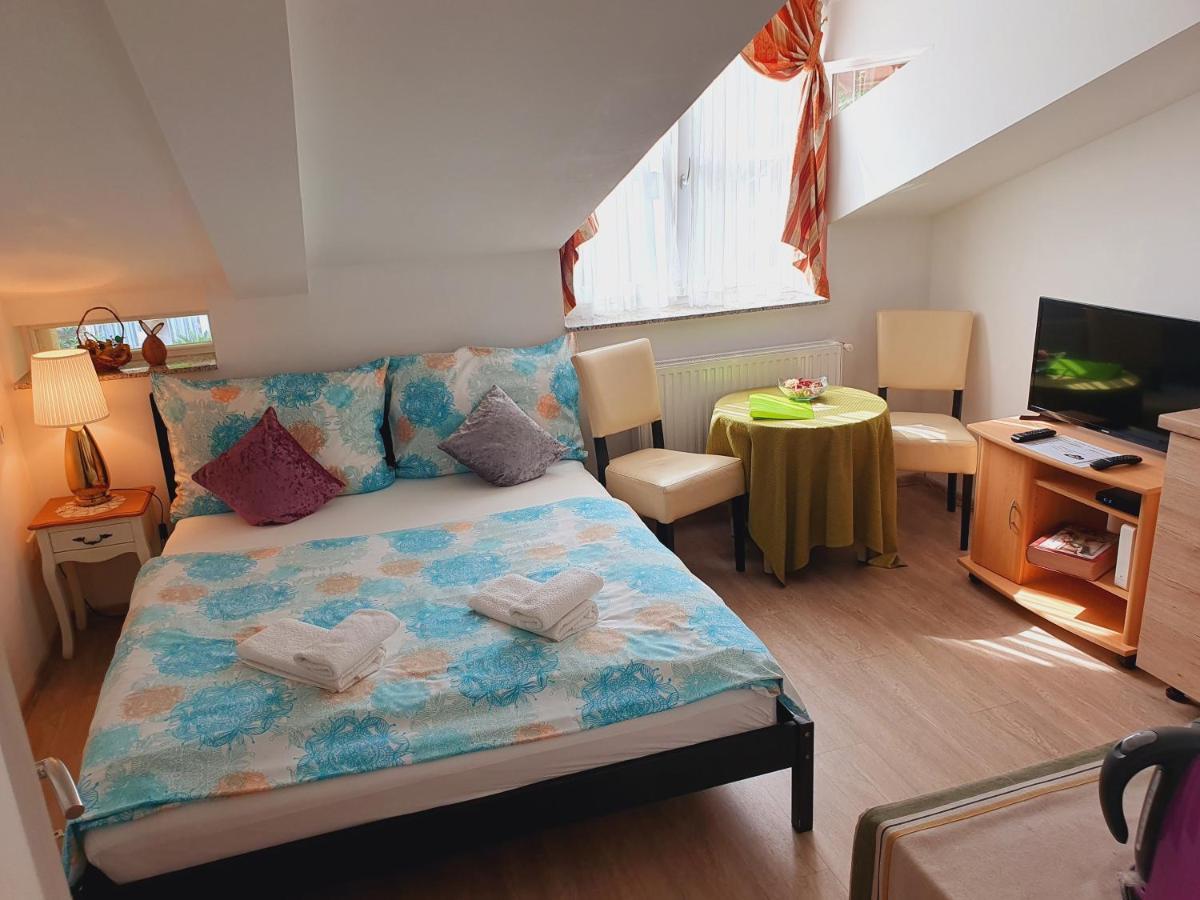 Karmelita Boutique Apartman شوبرون المظهر الخارجي الصورة