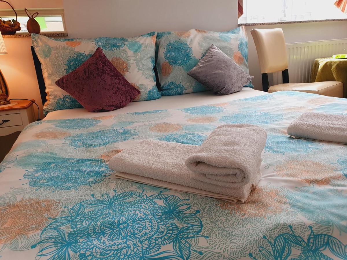 Karmelita Boutique Apartman شوبرون المظهر الخارجي الصورة