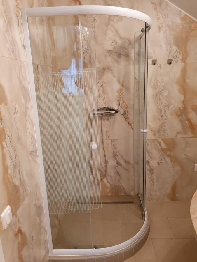 Karmelita Boutique Apartman شوبرون المظهر الخارجي الصورة